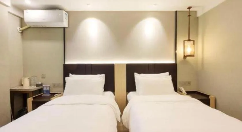 Bed in Magnotel Shanghai Maglev Station