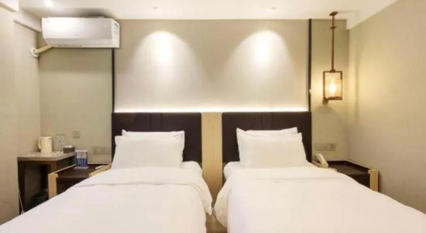 Bed in Magnotel Shanghai Maglev Station