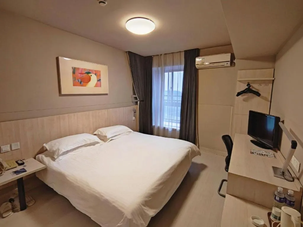 Bed in Jinjiang Inn Wuhu Fangte Tech Museum Metro Station