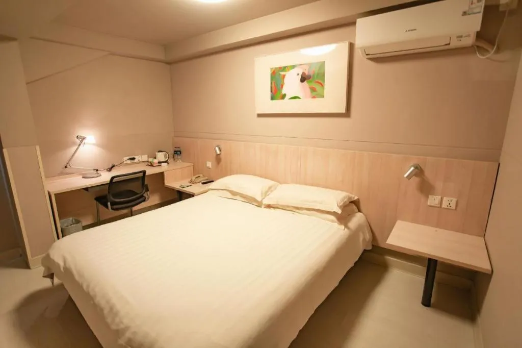 Bed in Jinjiang Inn Wuhu Fangte Tech Museum Metro Station