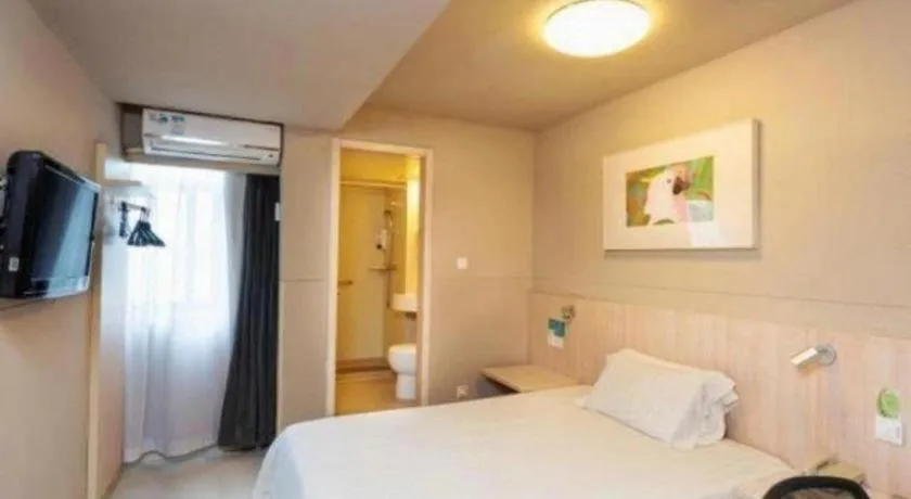 Bed in Jinjiang Inn Wuhu Fangte Tech Museum Metro Station