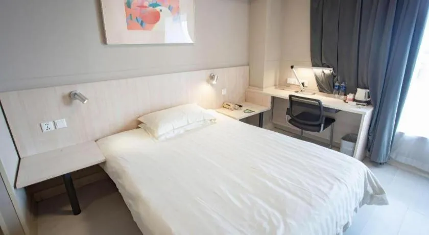 Bed in Jinjiang Inn Wuhu Fangte Tech Museum Metro Station