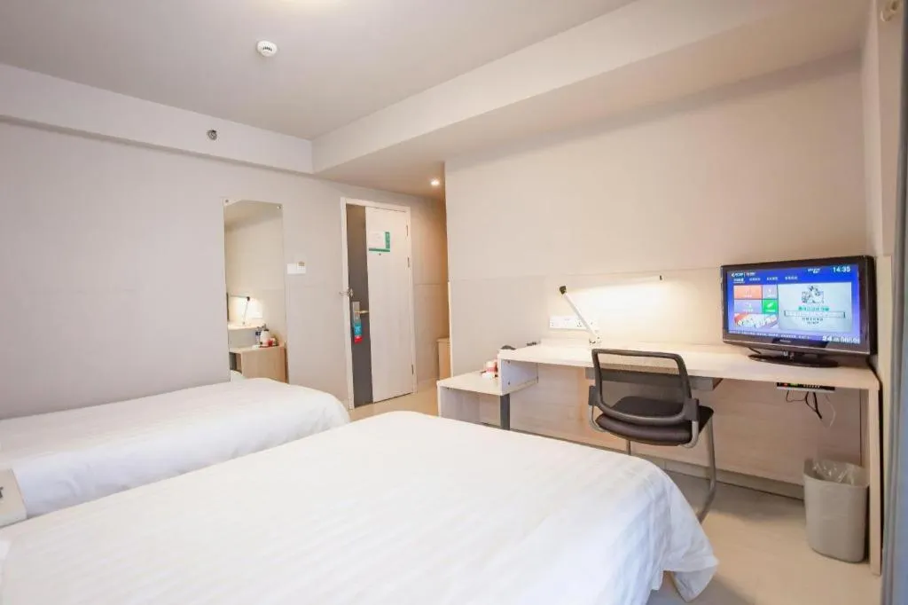 Bed in Jinjiang Inn Wuhu Fangte Tech Museum Metro Station