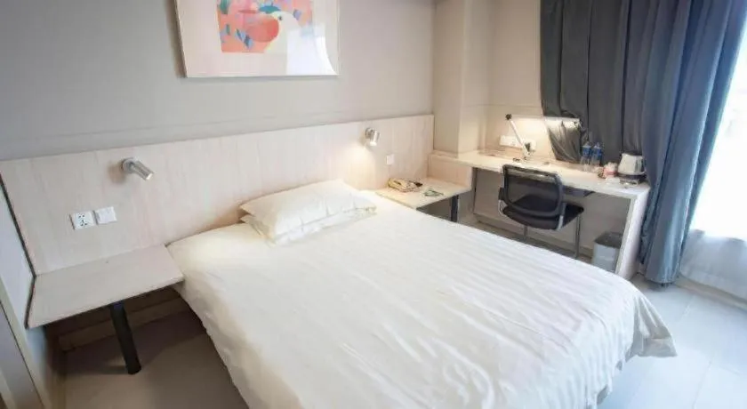 Bed in Jinjiang Inn Wuhu Fangte Tech Museum Metro Station