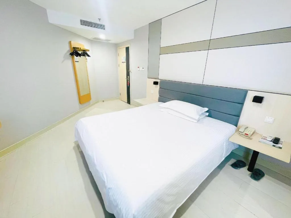 Bed in Jinjiang Inn Jinzhou Luoyang Road