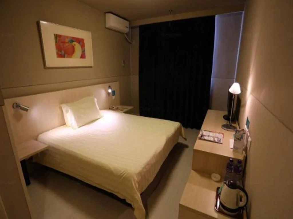 Bed in Jinjiang Inn Jinzhou Luoyang Road