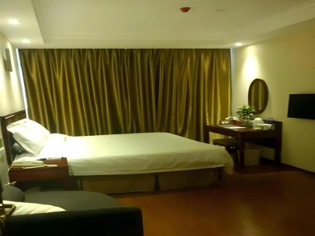 Bed in GreenTree Inn Suzhou Shengze Hotel