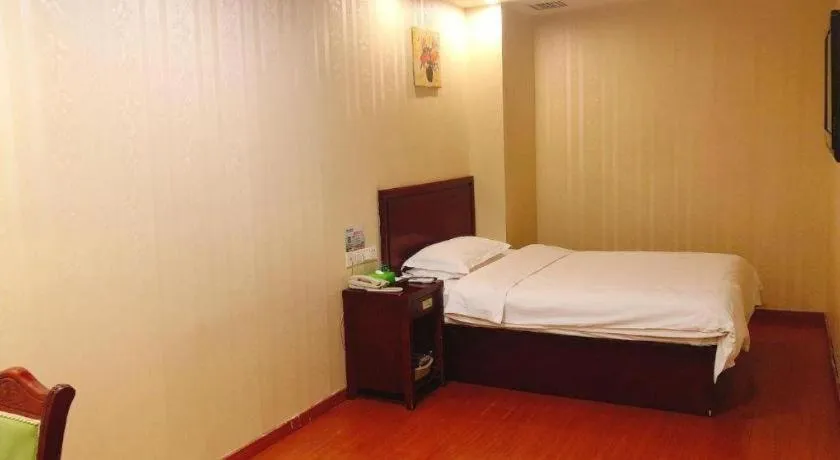 Bed in GreenTree Inn Suzhou Shengze Hotel