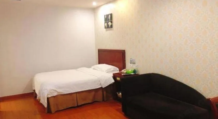 Bed in GreenTree Inn Suzhou Shengze Hotel