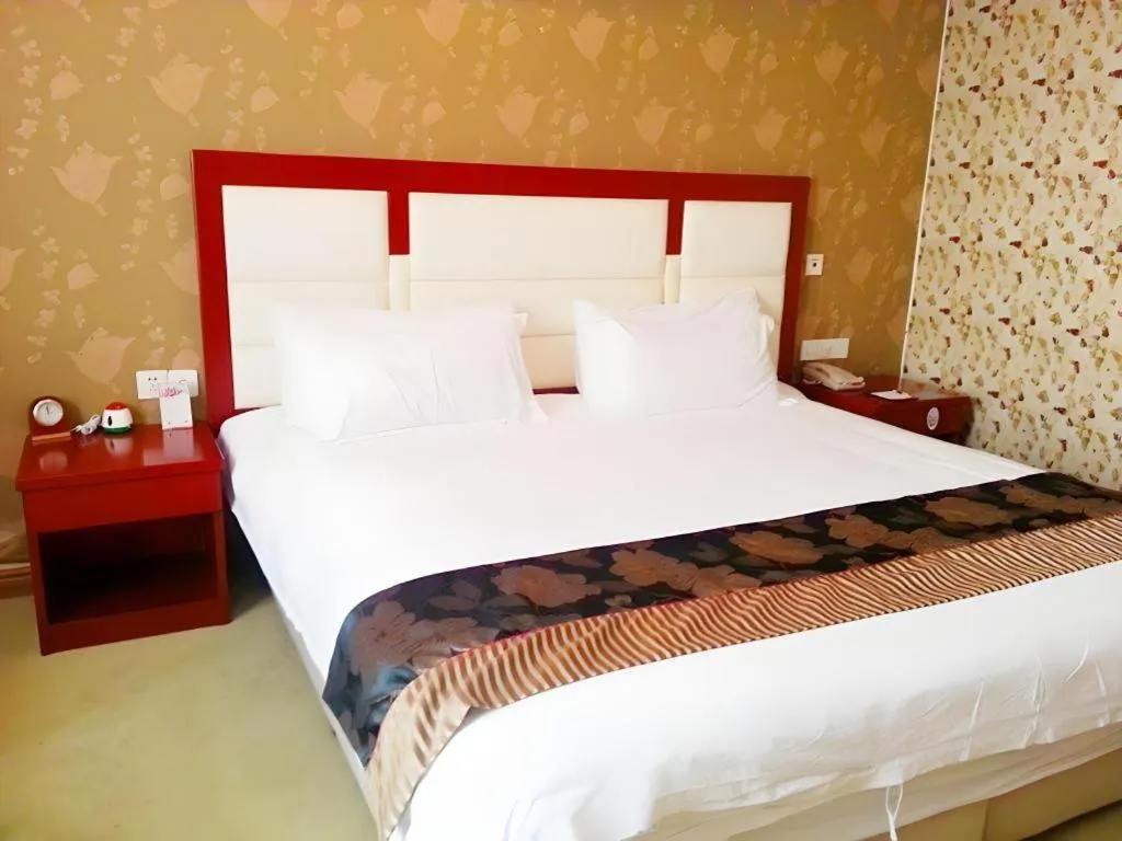Bed in Ningbo ShouNan Hotel