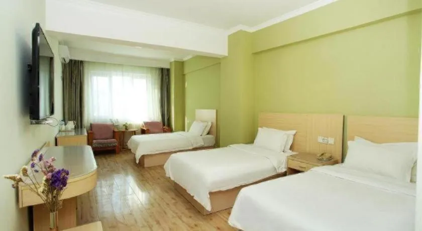 Bed in Super 8 Hotel Chengde Imperial Summer Resort