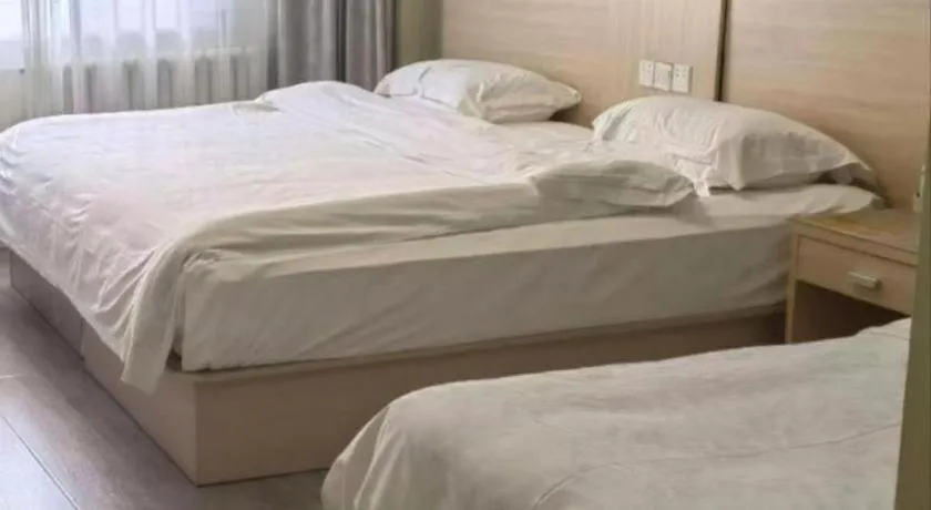 Bed in Super 8 Hotel Chengde Imperial Summer Resort