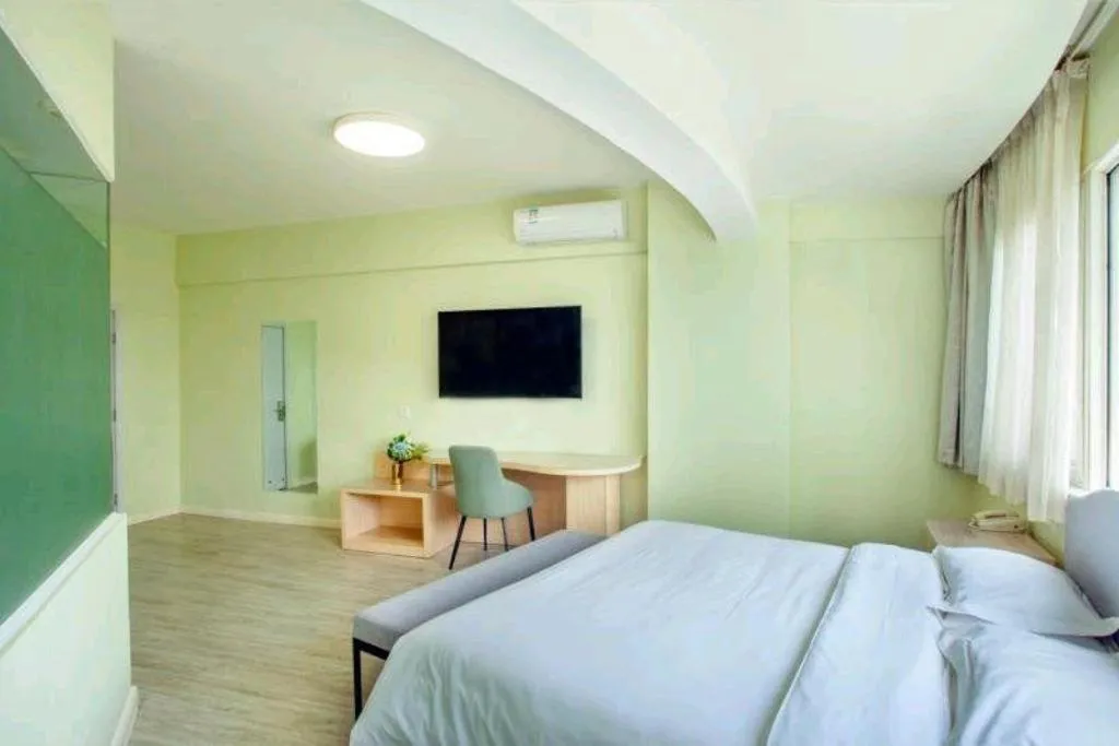 Bed in Super 8 Hotel Chengde Imperial Summer Resort