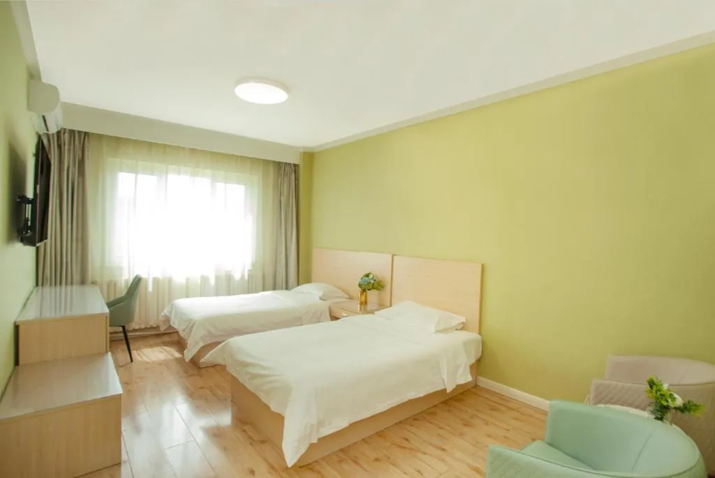 Bed in Super 8 Hotel Chengde Imperial Summer Resort