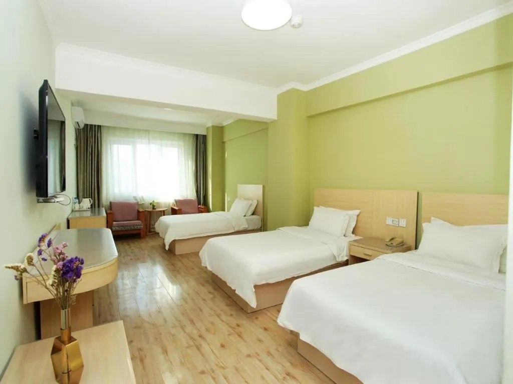 Bed in Super 8 Hotel Chengde Imperial Summer Resort