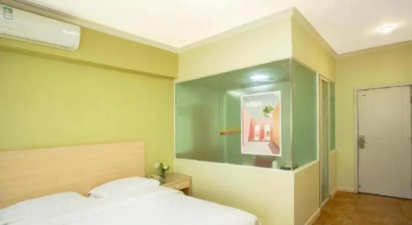 Bed in Super 8 Hotel Chengde Imperial Summer Resort