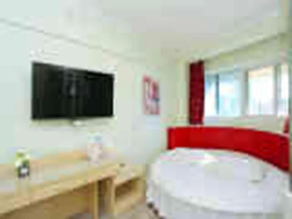 Bed in Super 8 Hotel Chengde Imperial Summer Resort