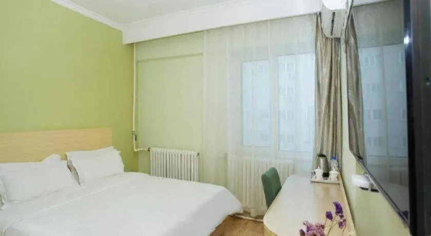 Bed in Super 8 Hotel Chengde Imperial Summer Resort