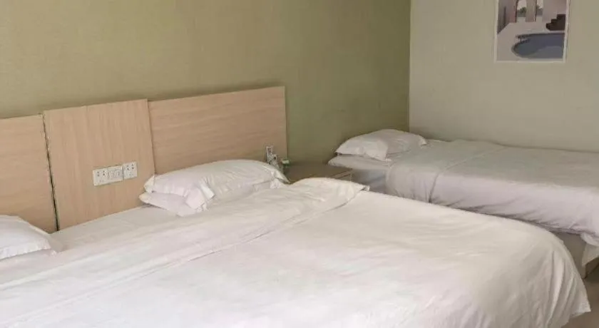 Bed in Super 8 Hotel Chengde Imperial Summer Resort