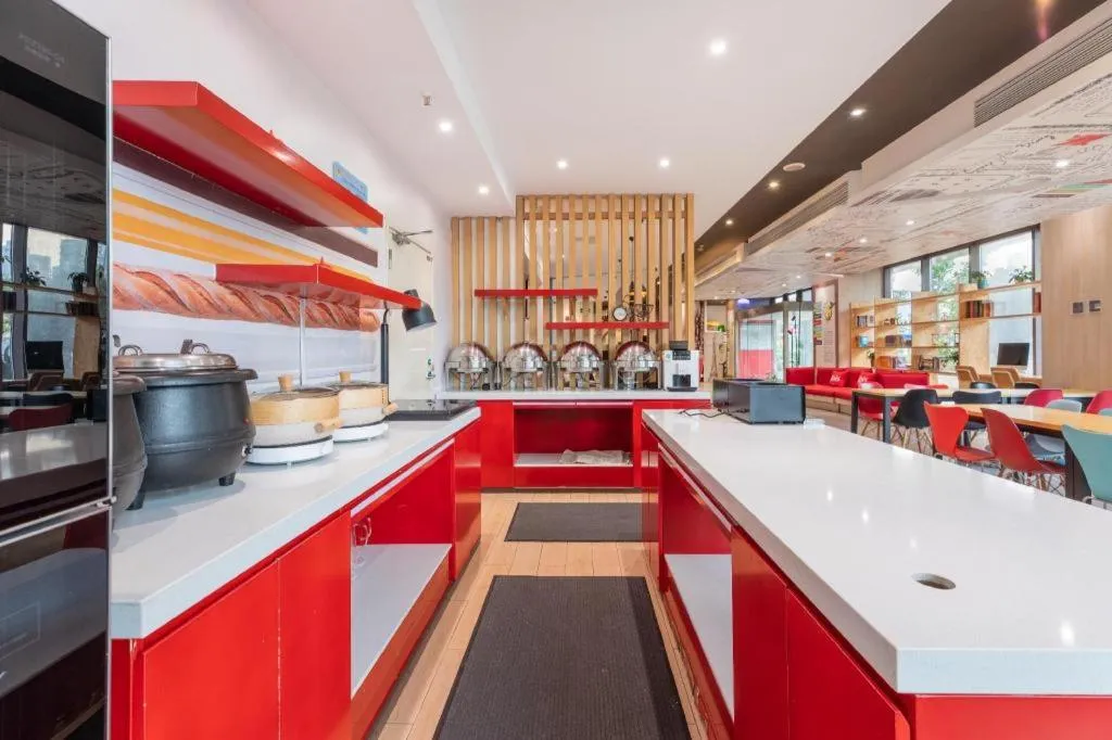 Ibis Shanghai Expo Dongming Road Metro Station