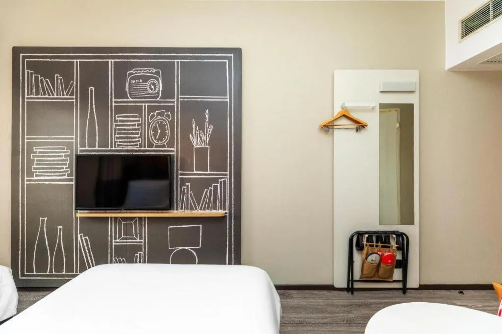 Bed in Ibis Shanghai Expo Dongming Road Metro Station