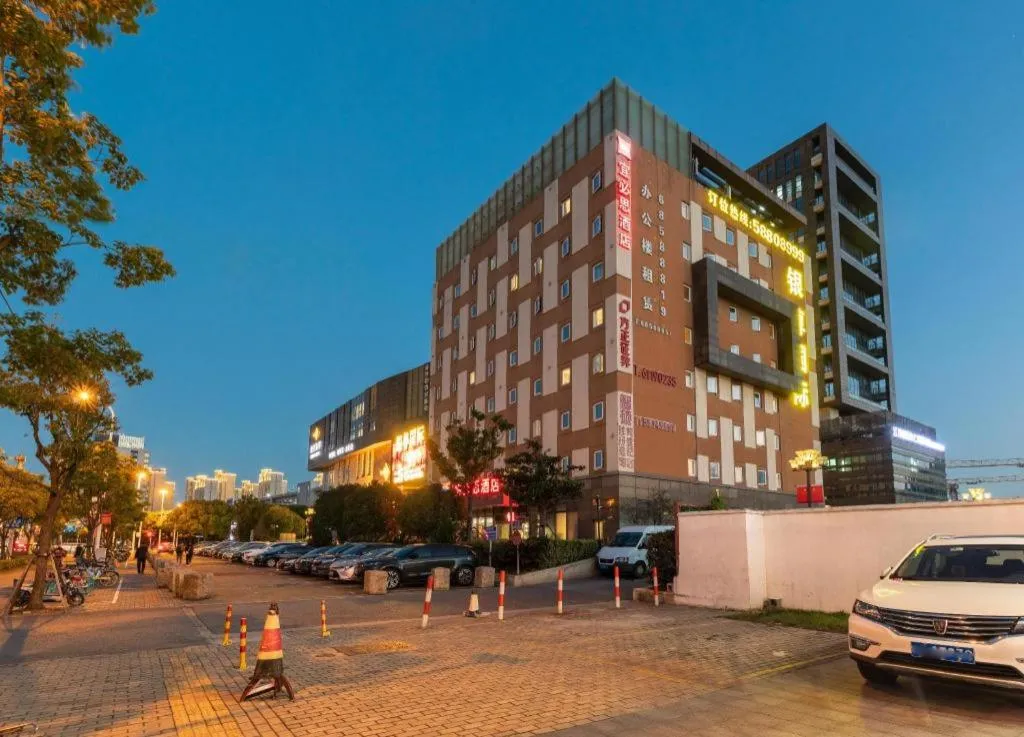 Ibis Shanghai Expo Dongming Road Metro Station