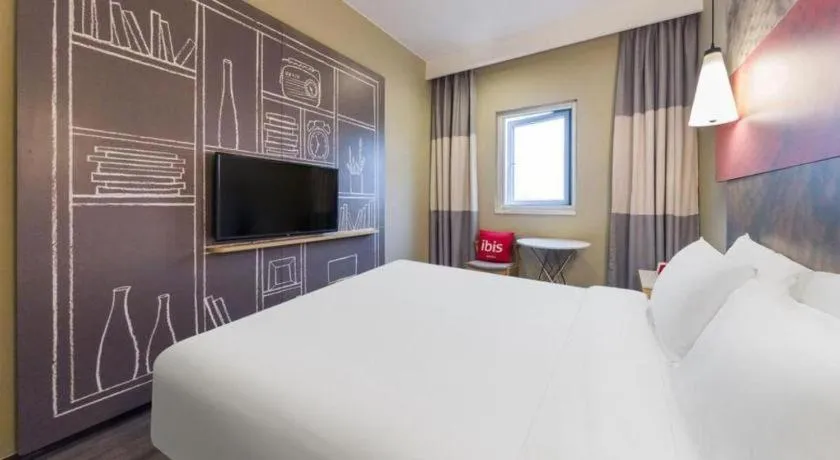 Bed in Ibis Shanghai Expo Dongming Road Metro Station