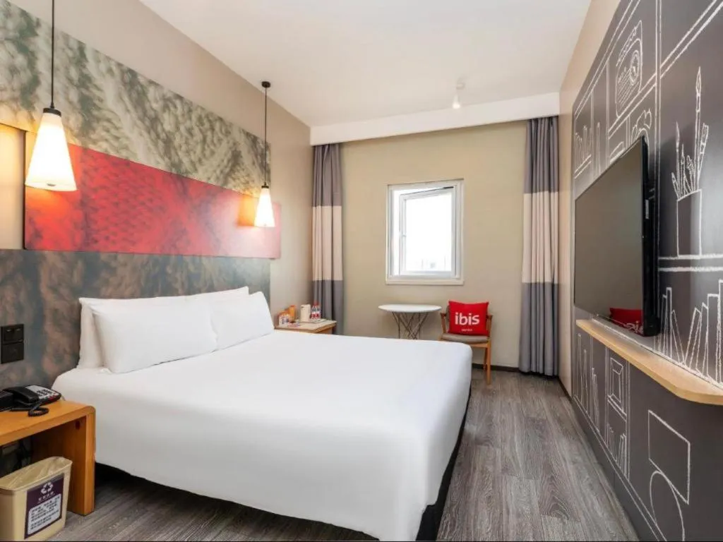 Bed in Ibis Shanghai Expo Dongming Road Metro Station