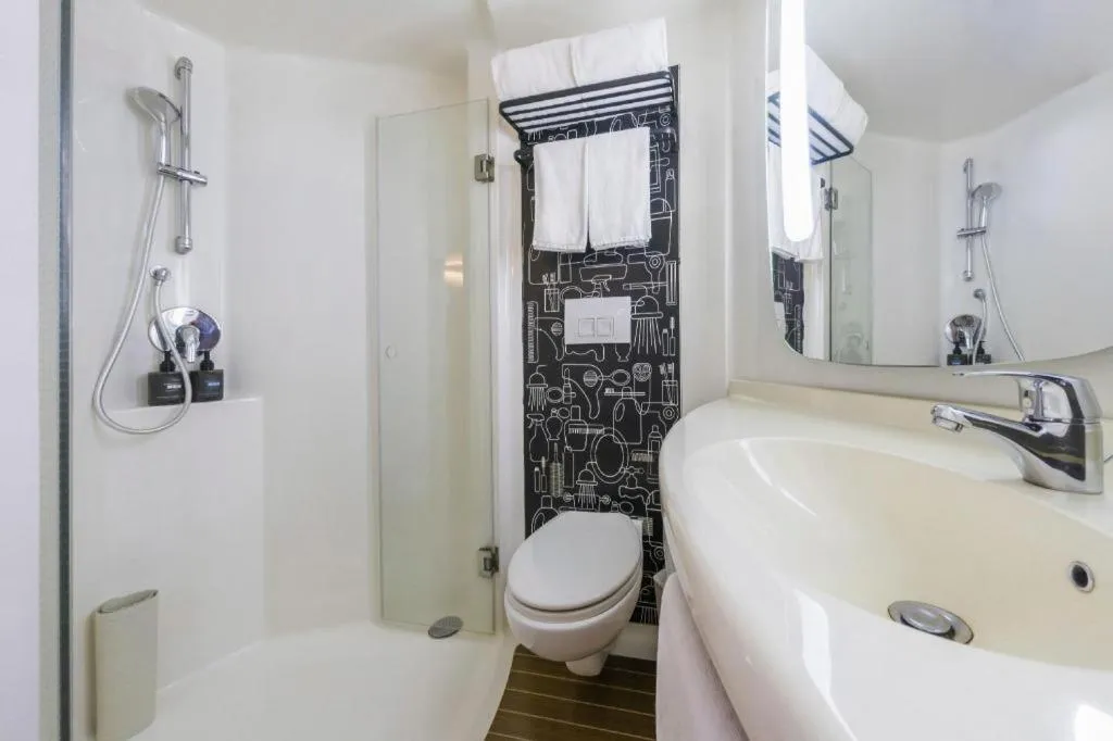 Ibis Shanghai Expo Dongming Road Metro Station