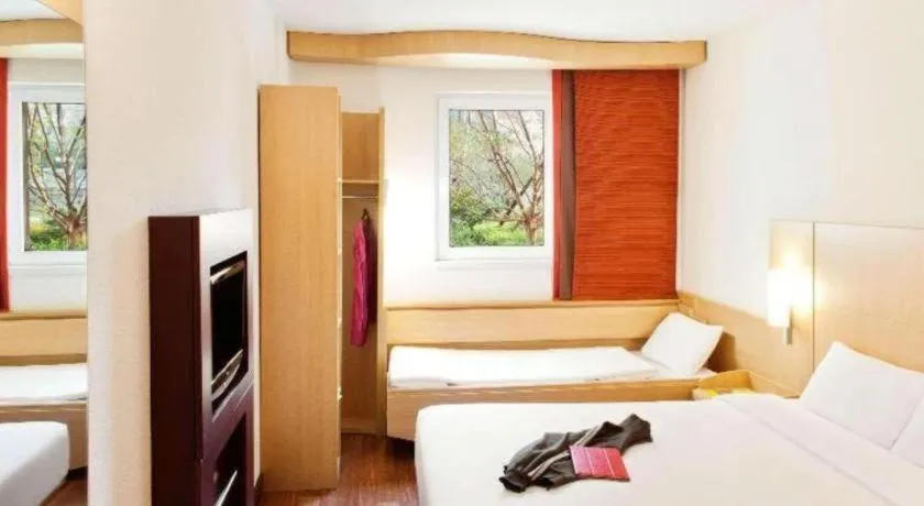 Bed in Ibis Shanghai Expo Dongming Road Metro Station