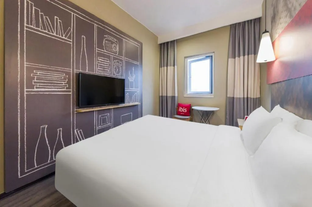 Bed in Ibis Shanghai Expo Dongming Road Metro Station