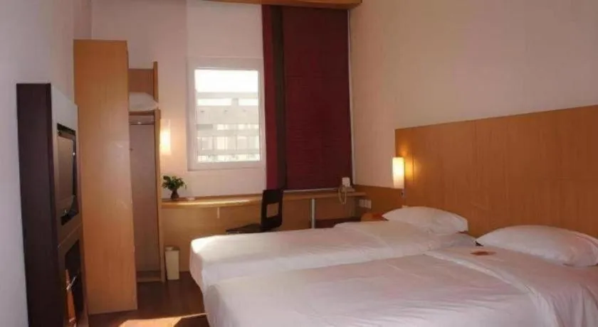 Bed in Ibis Shanghai Expo Dongming Road Metro Station