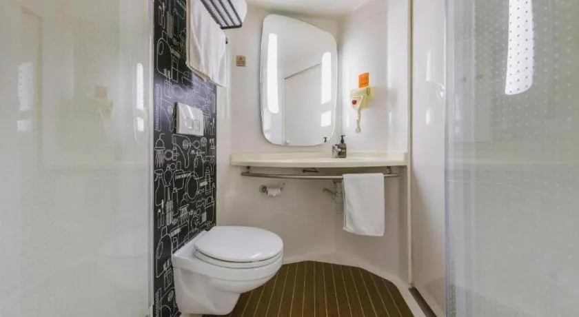 Ibis Shanghai Expo Dongming Road Metro Station