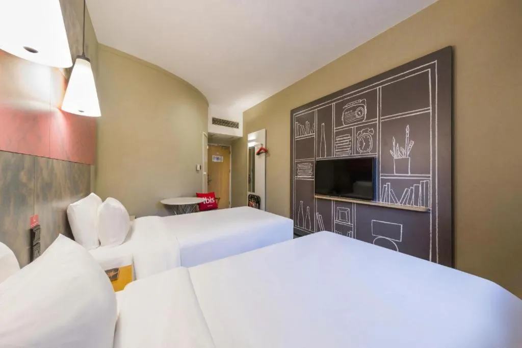 Bed in Ibis Shanghai Expo Dongming Road Metro Station