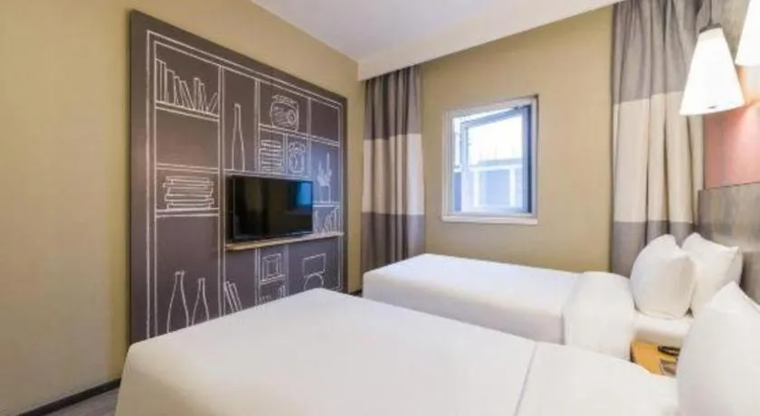 Bed in Ibis Shanghai Expo Dongming Road Metro Station