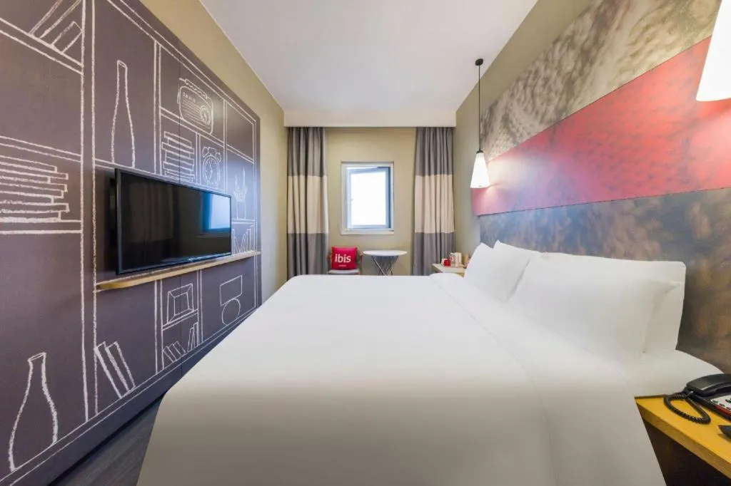 Bed in Ibis Shanghai Expo Dongming Road Metro Station