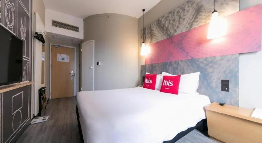 Bed in Ibis Shanghai Expo Dongming Road Metro Station