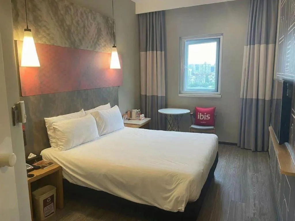 Bed in Ibis Shanghai Expo Dongming Road Metro Station