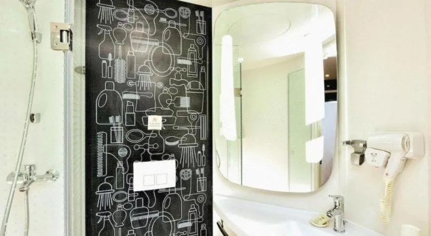 Ibis Shanghai Expo Dongming Road Metro Station