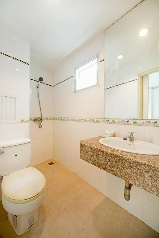 OYO 232 Patong City Hometel