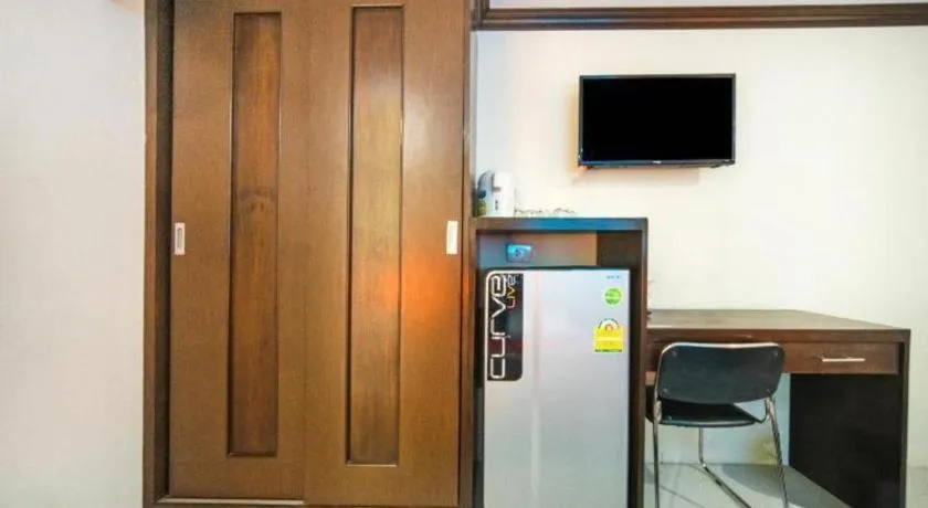 OYO 232 Patong City Hometel