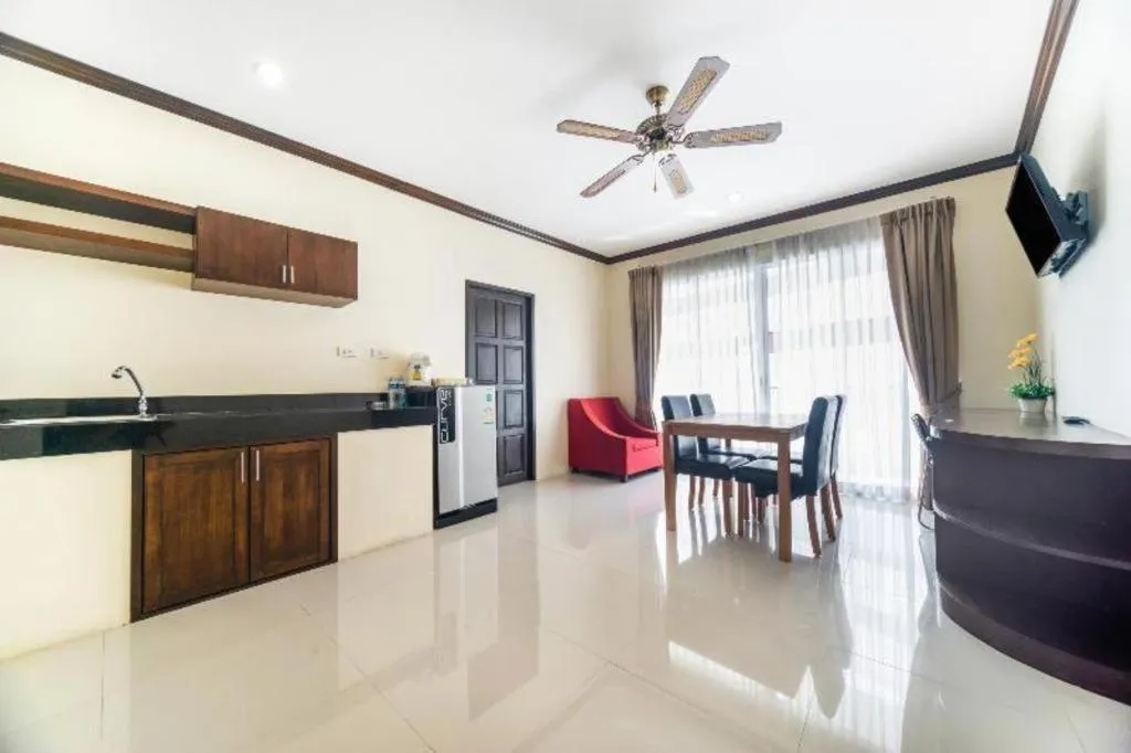 OYO 232 Patong City Hometel