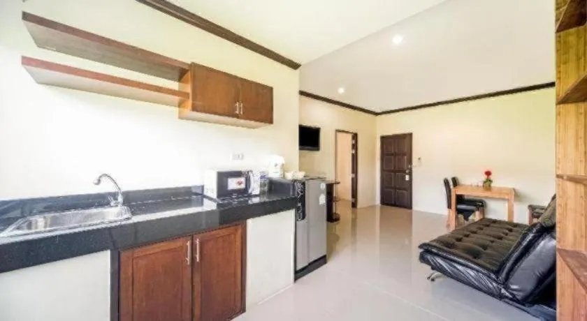 OYO 232 Patong City Hometel