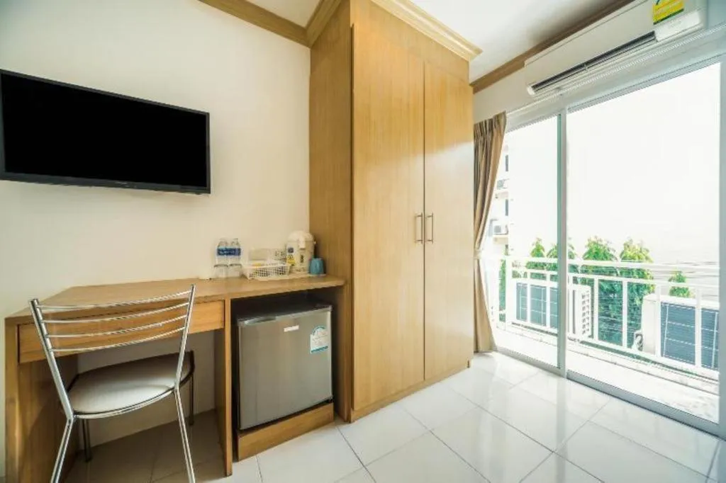 OYO 232 Patong City Hometel