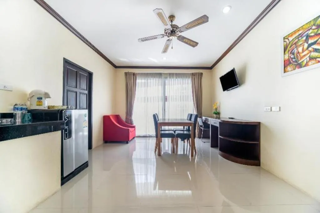 OYO 232 Patong City Hometel