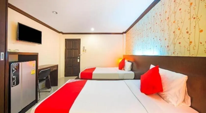 Bed in OYO 232 Patong City Hometel
