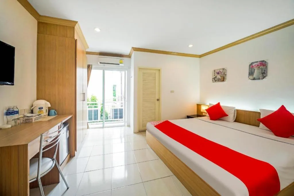 Bed in OYO 232 Patong City Hometel
