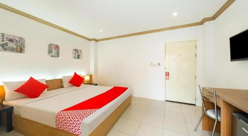 Bed in OYO 232 Patong City Hometel