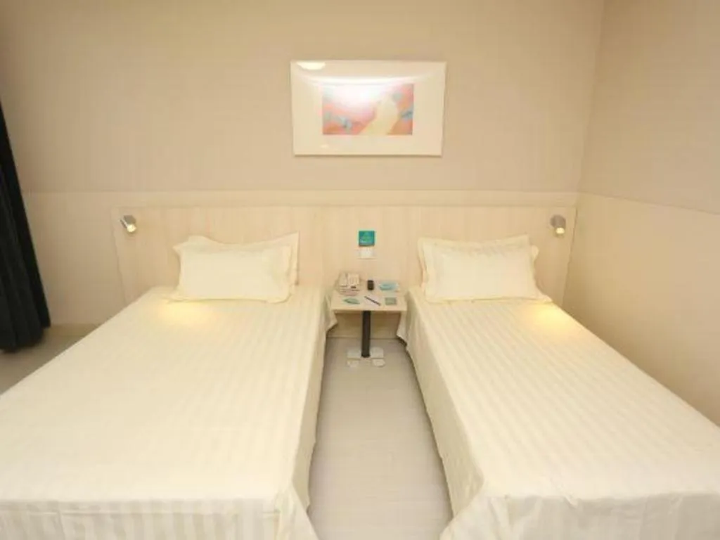 Bed in Jinjiang Inn Tianjin South Station