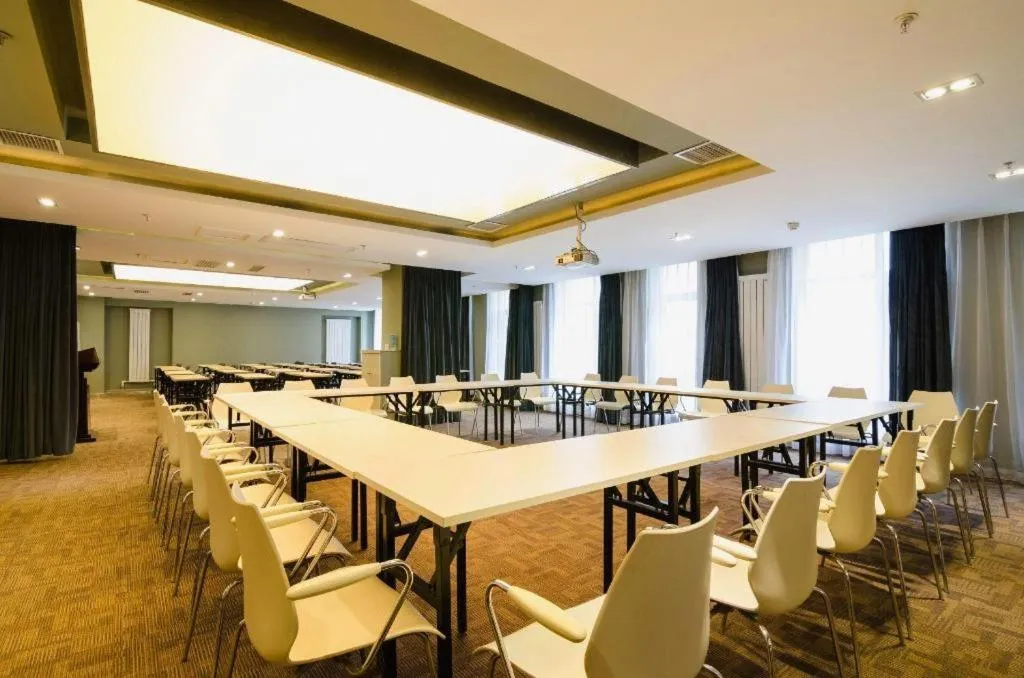 Jinjiang Inn Baotou Saihan Tara Park Youyi Street